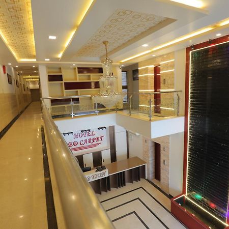 Hotel Red Carpet Tājganj Extérieur photo