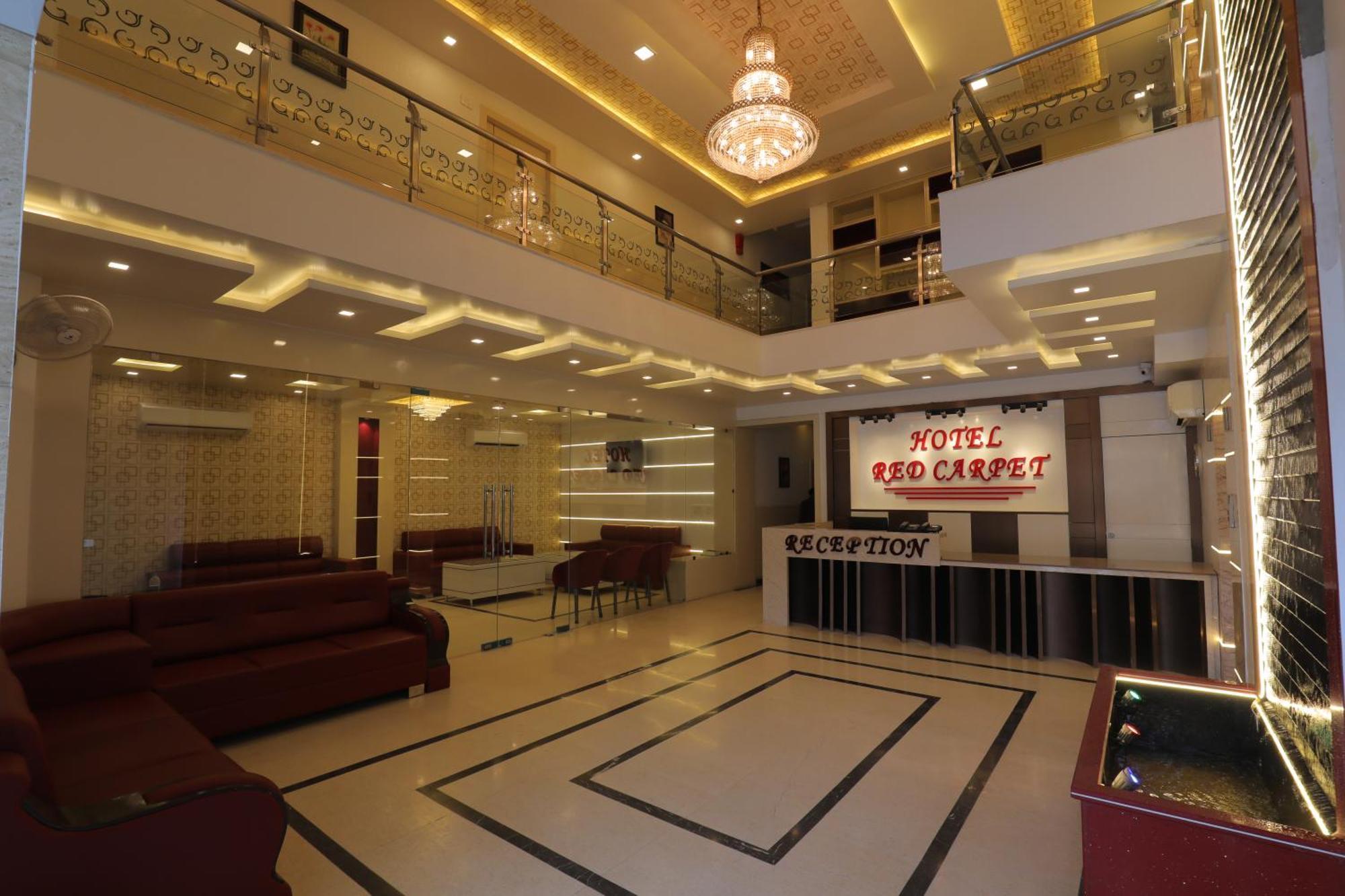 Hotel Red Carpet Tājganj Extérieur photo