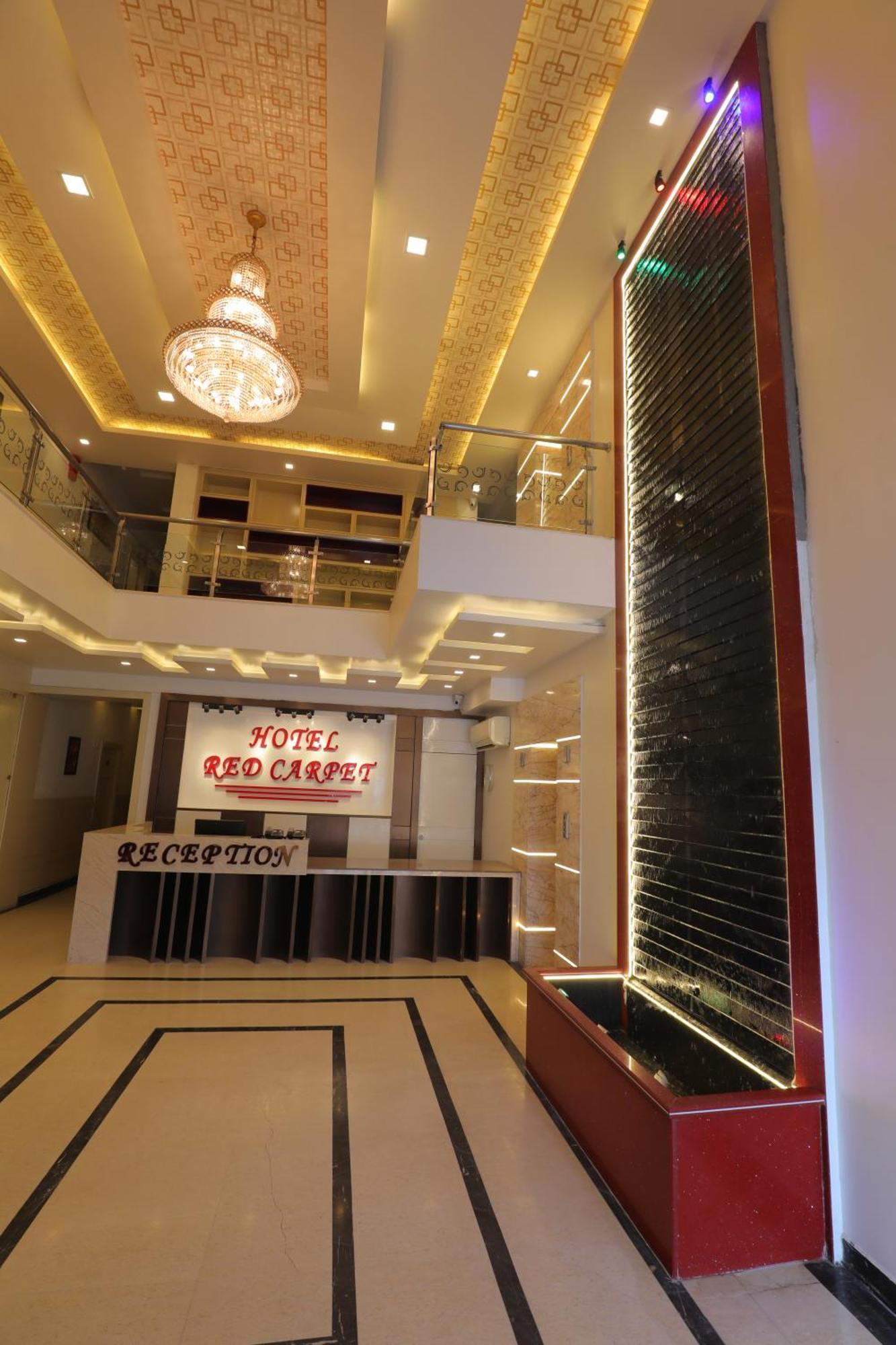 Hotel Red Carpet Tājganj Extérieur photo