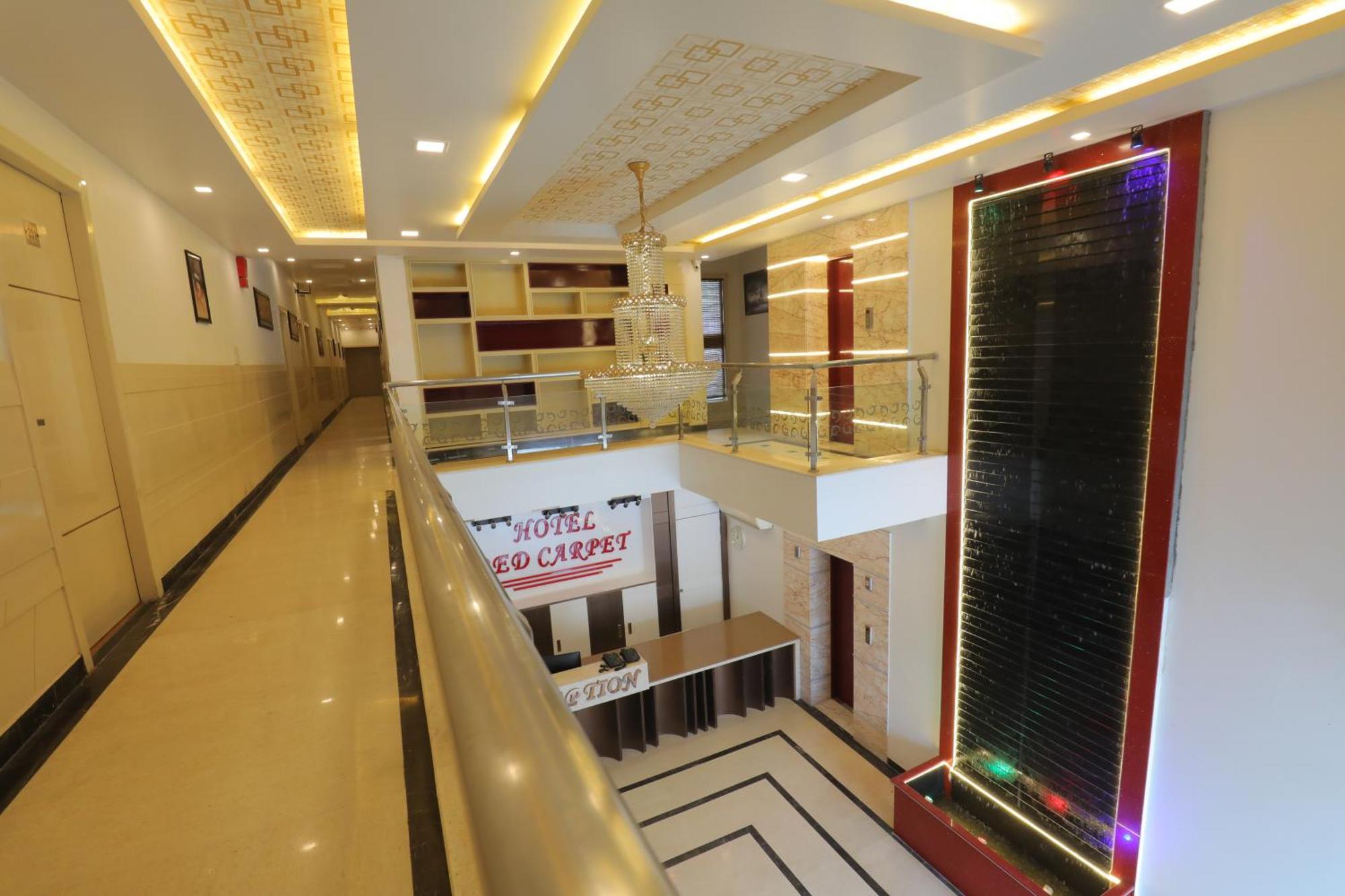 Hotel Red Carpet Tājganj Extérieur photo