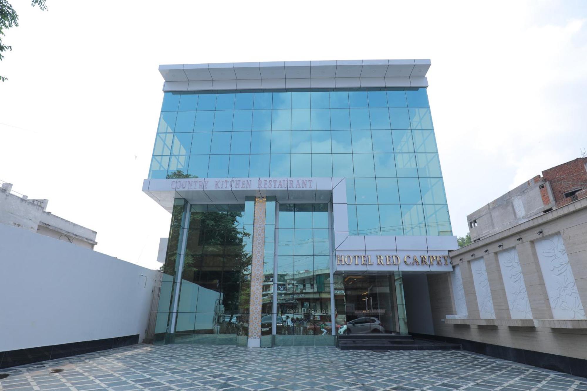 Hotel Red Carpet Tājganj Extérieur photo