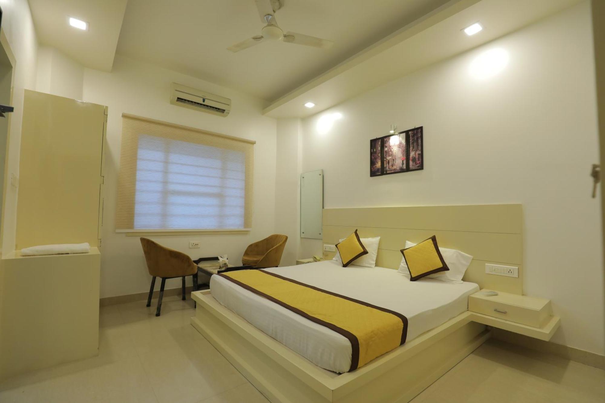 Hotel Red Carpet Tājganj Extérieur photo
