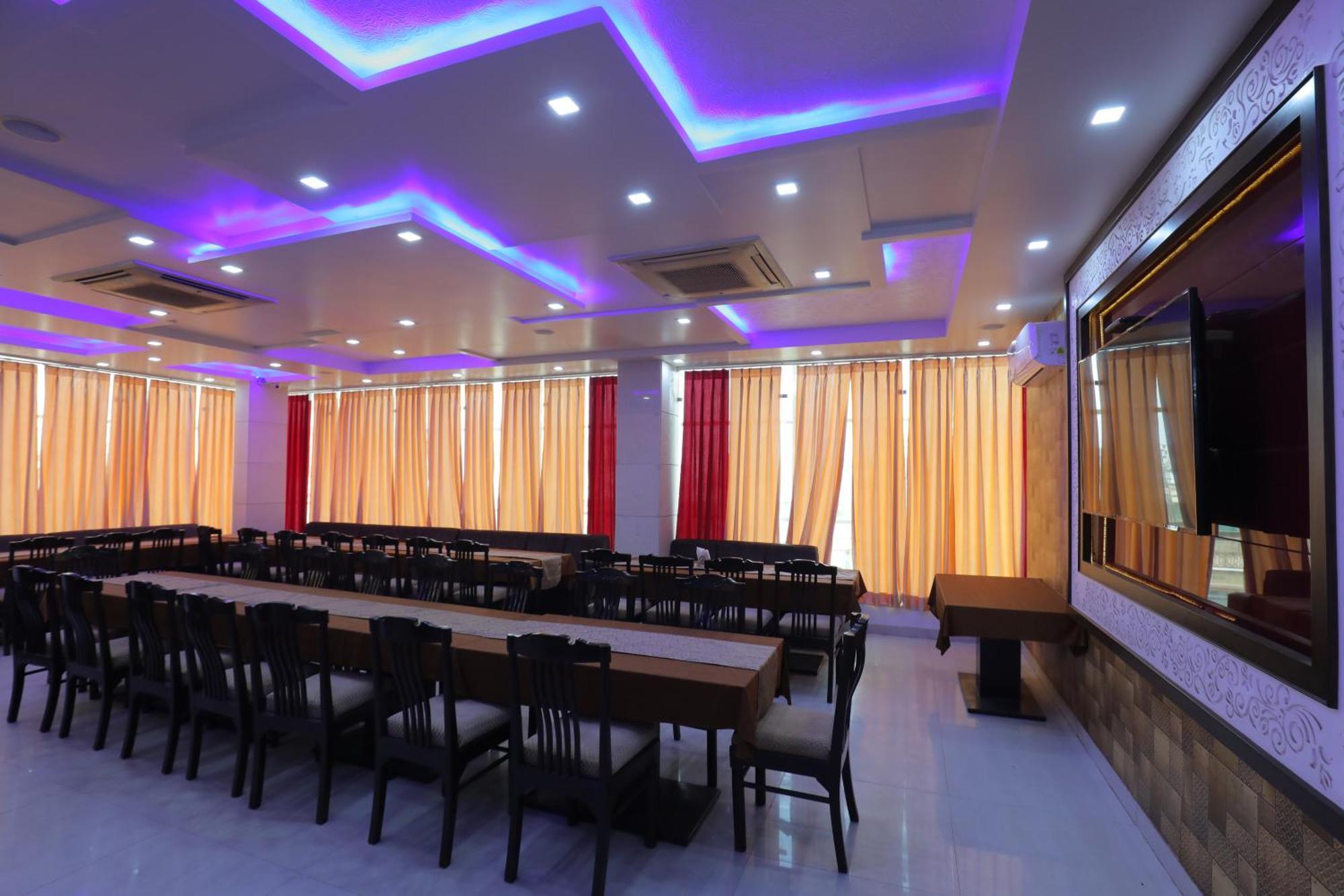 Hotel Red Carpet Tājganj Extérieur photo