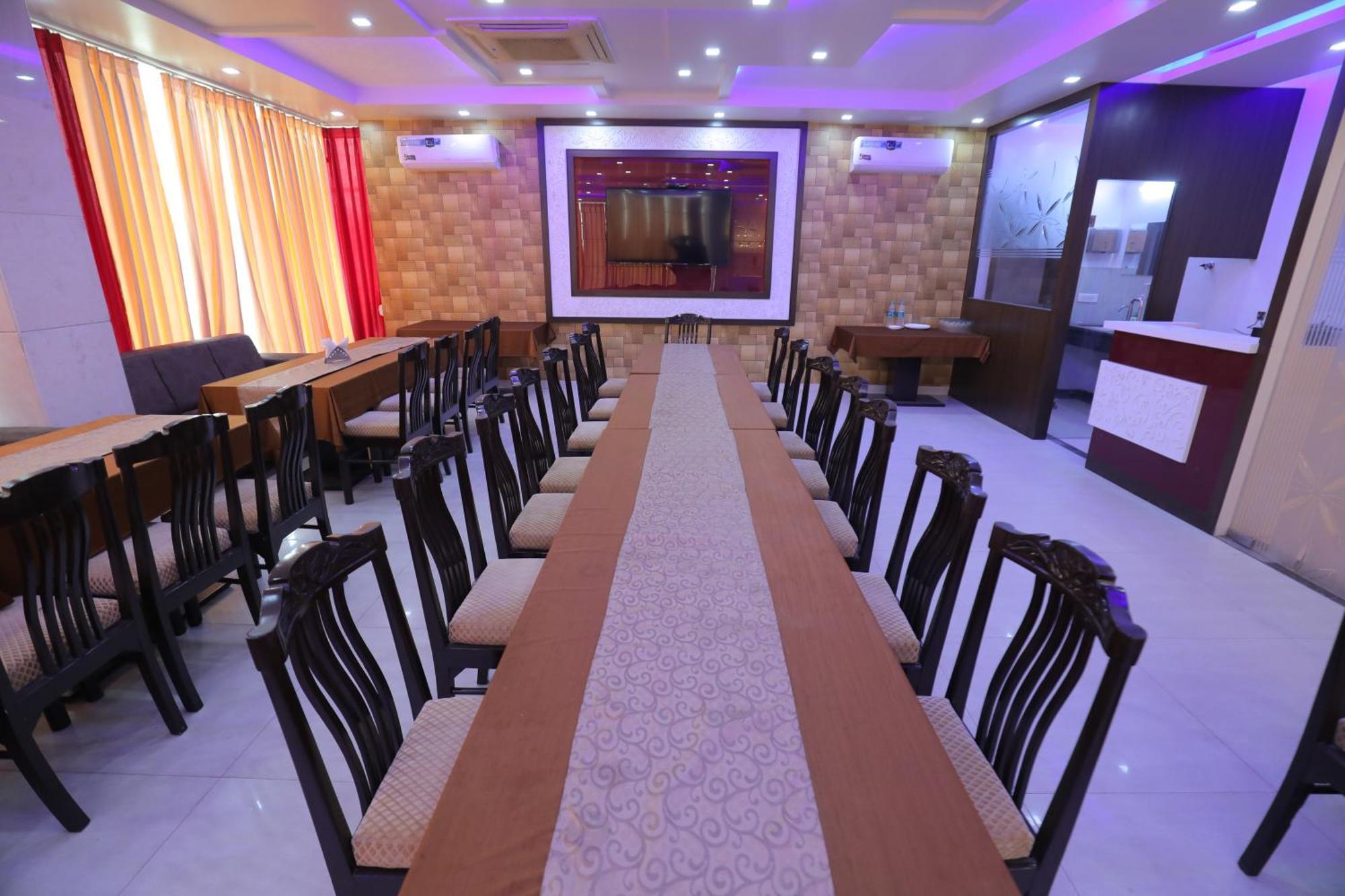 Hotel Red Carpet Tājganj Extérieur photo