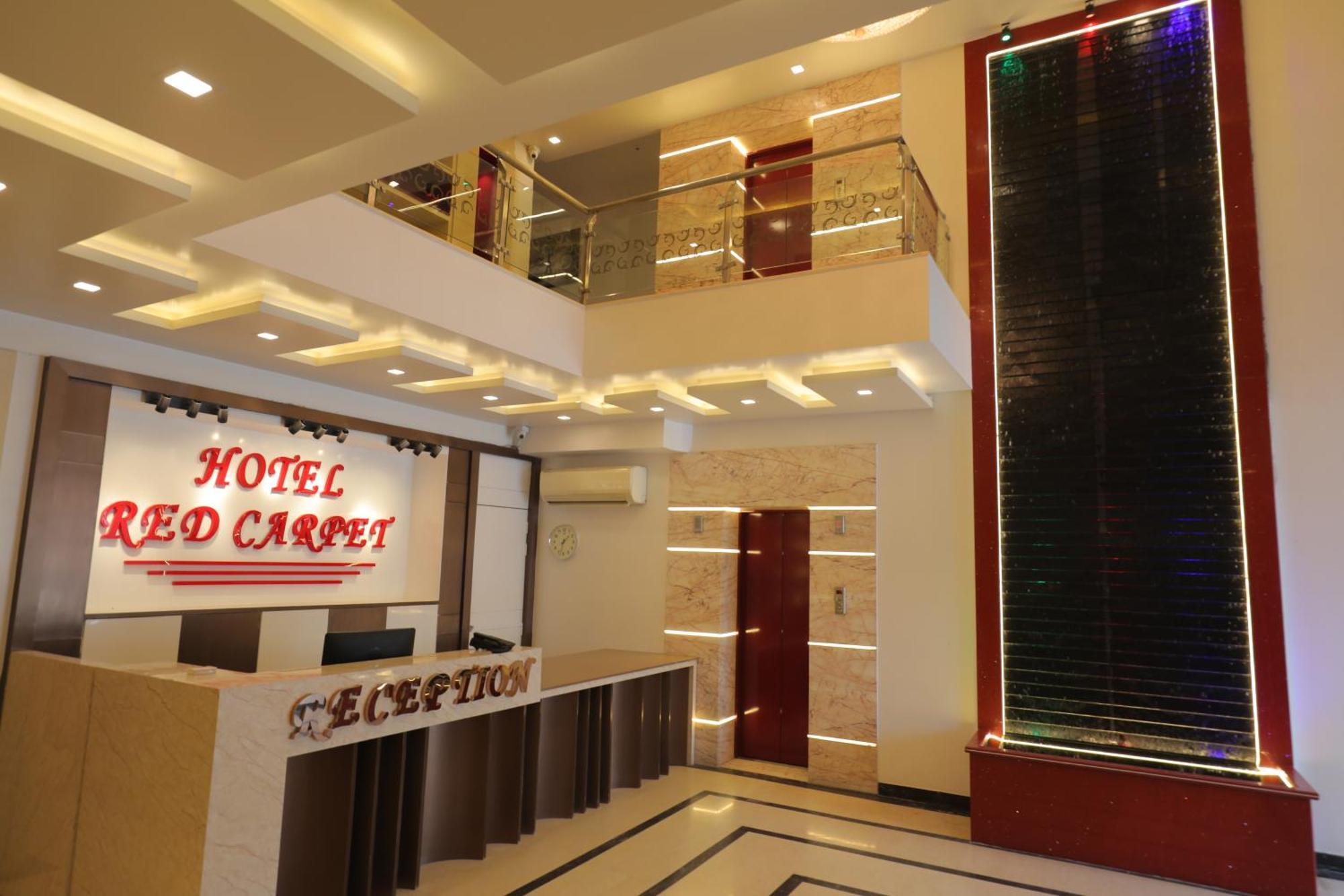 Hotel Red Carpet Tājganj Extérieur photo