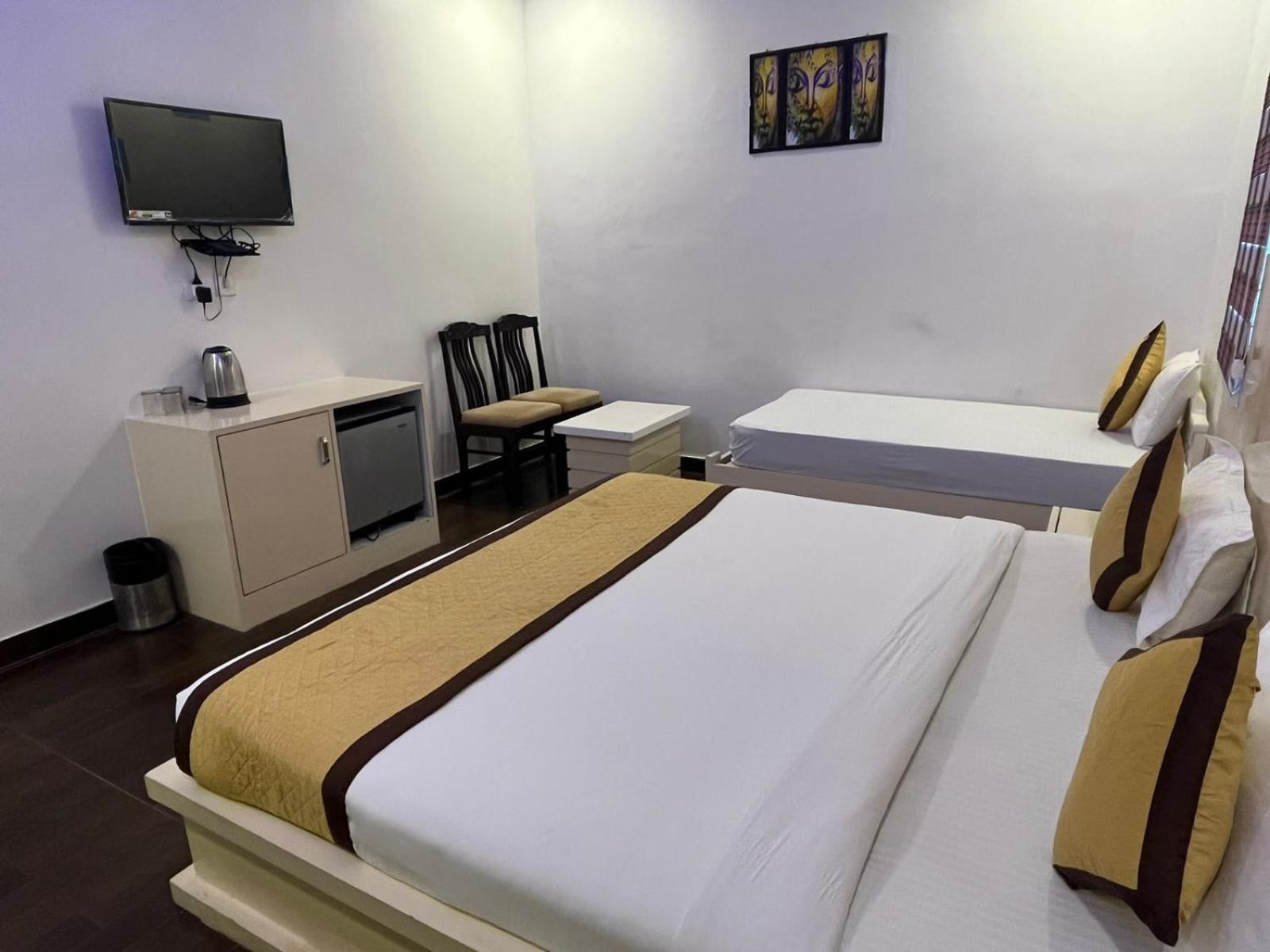 Hotel Red Carpet Tājganj Extérieur photo