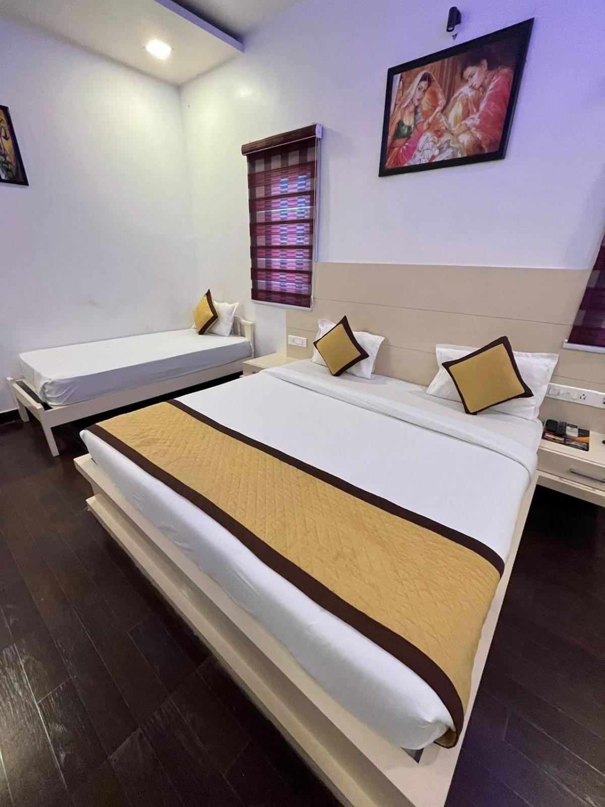 Hotel Red Carpet Tājganj Chambre photo