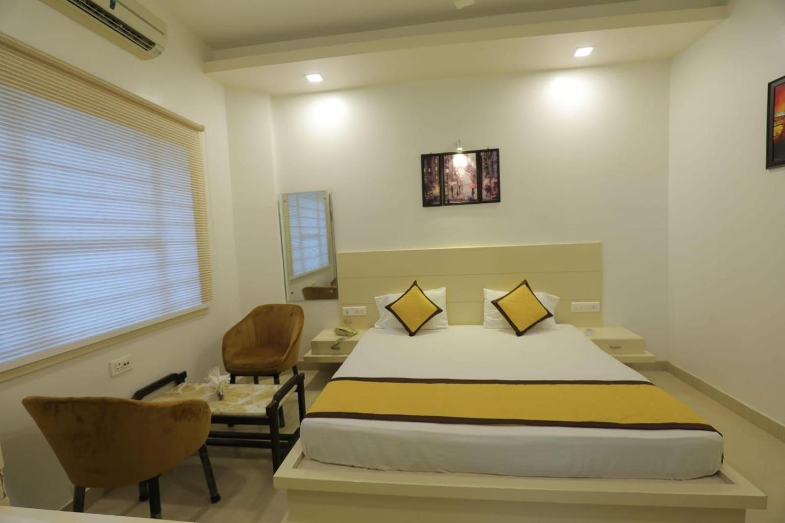 Hotel Red Carpet Tājganj Chambre photo